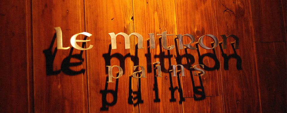 横浜のおいしいパン屋さんルミトロンの看板