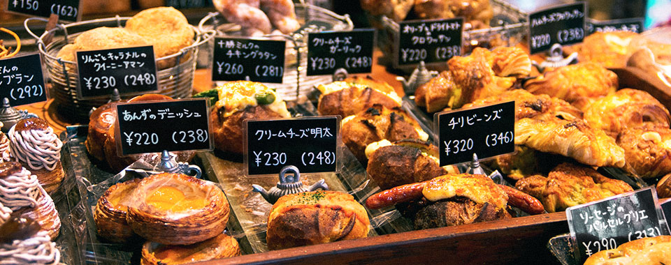 横浜のおいしいパン屋さんルミトロン。焼きたてパンの並ぶル・ミトロンの店内